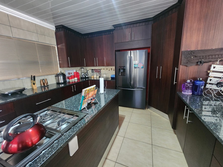 4 Bedroom Property for Sale in Flamingo Park Free State